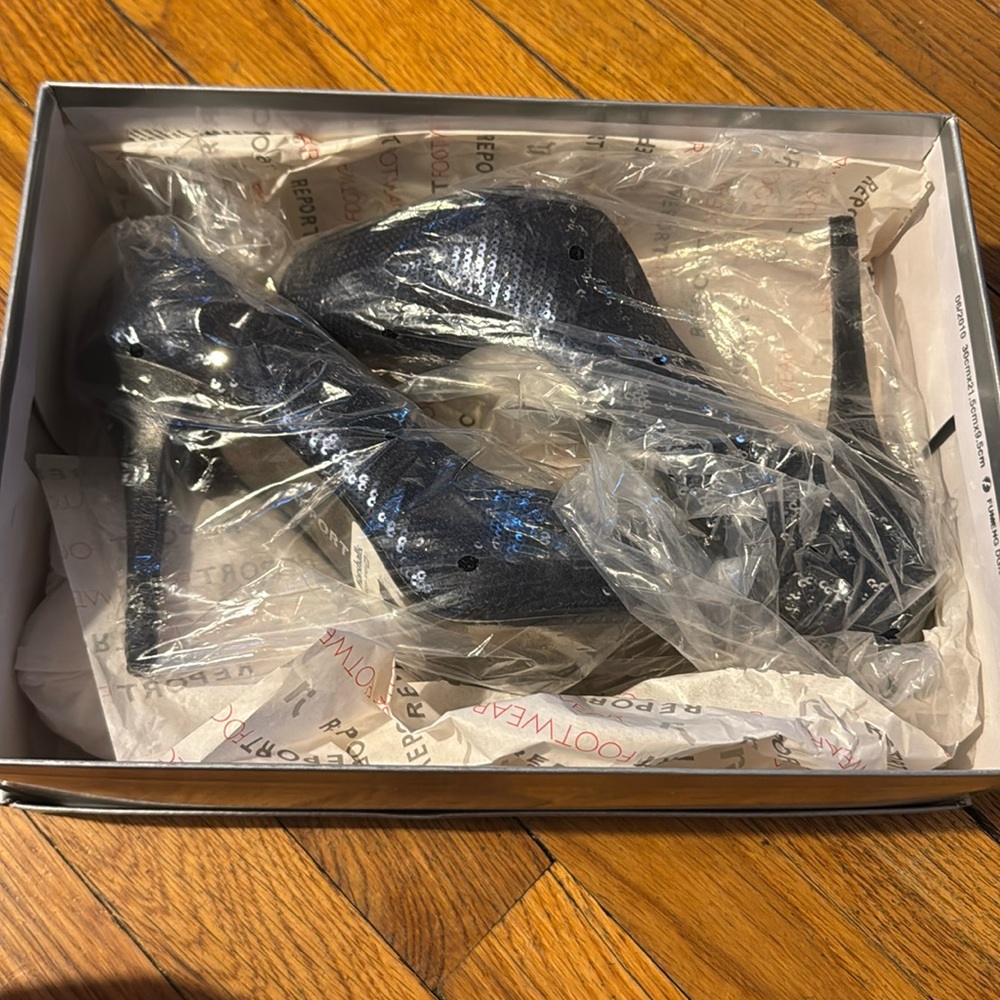 Report Footwear